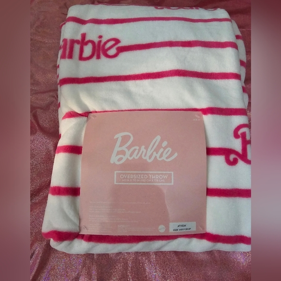 Barbie Bundle! Oversized throw and cosmetic bag! NWT! - Picture 14 of 14